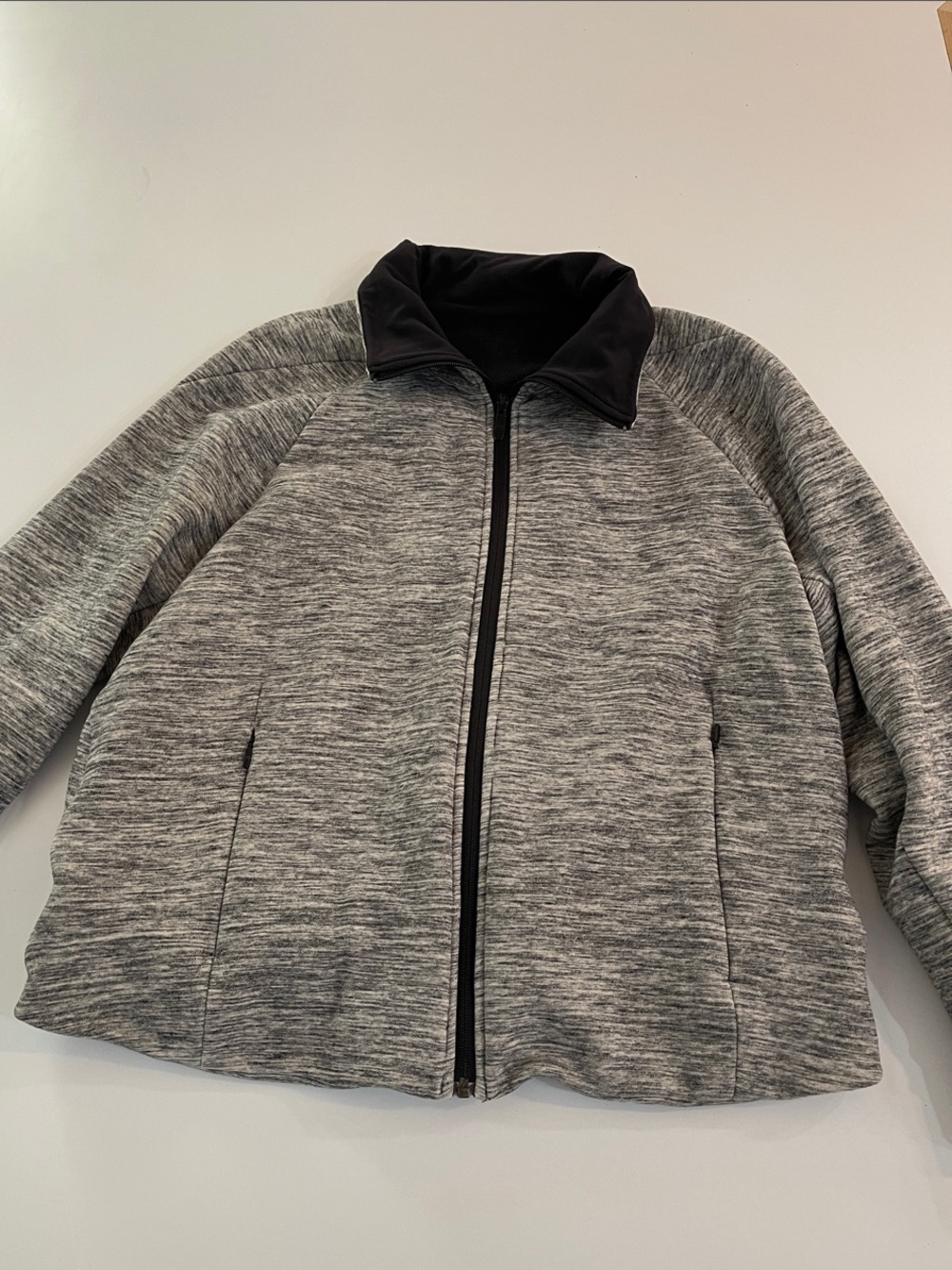 Men's Gray Full-Zip Jacket with Black Collar